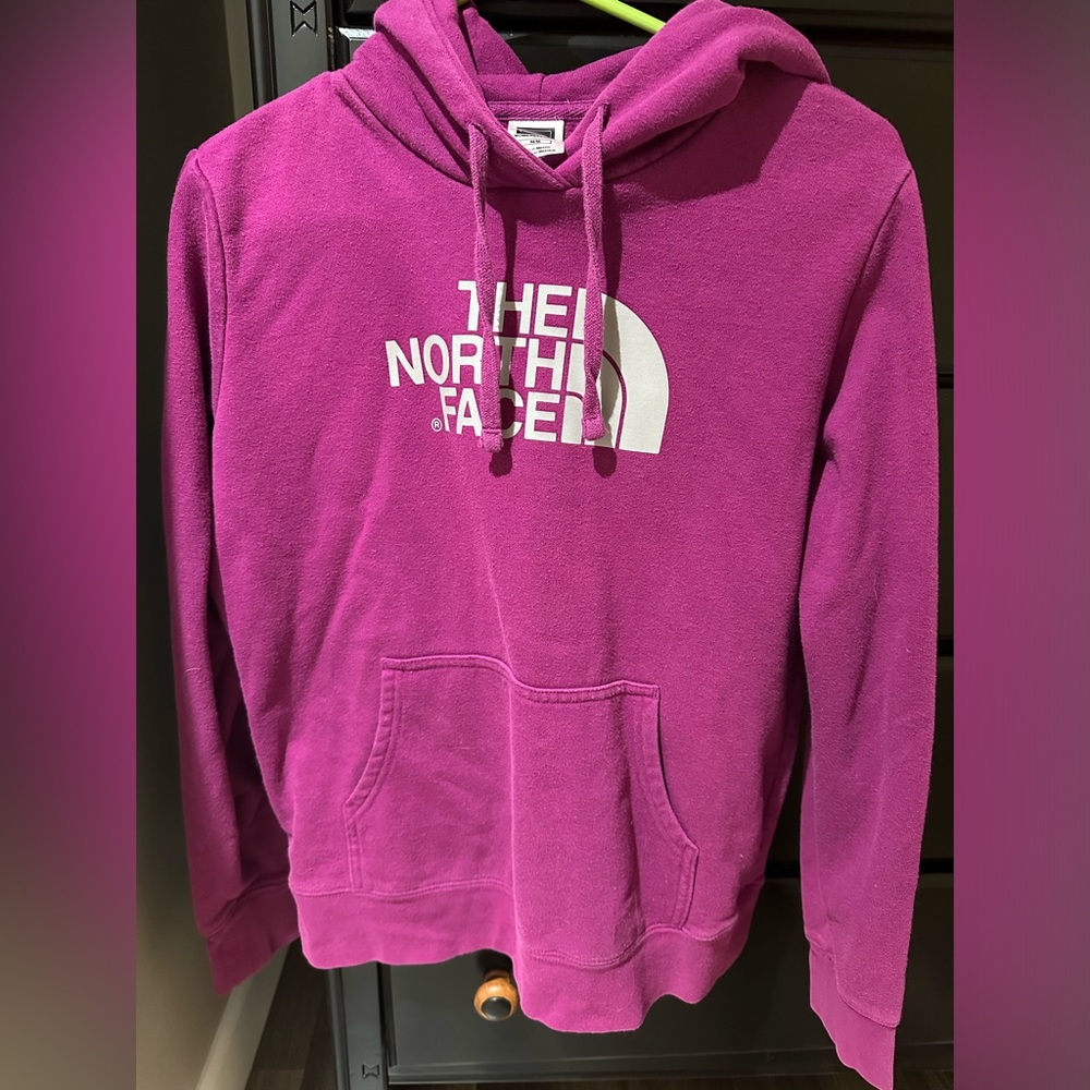 Women’s north face hoodie size medium
